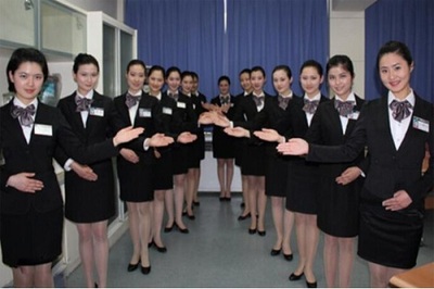 巴東縣民族職業(yè)高級中學旅游服務(wù)與管理專業(yè) 禮儀服務(wù)的專業(yè)塑造與實踐價值