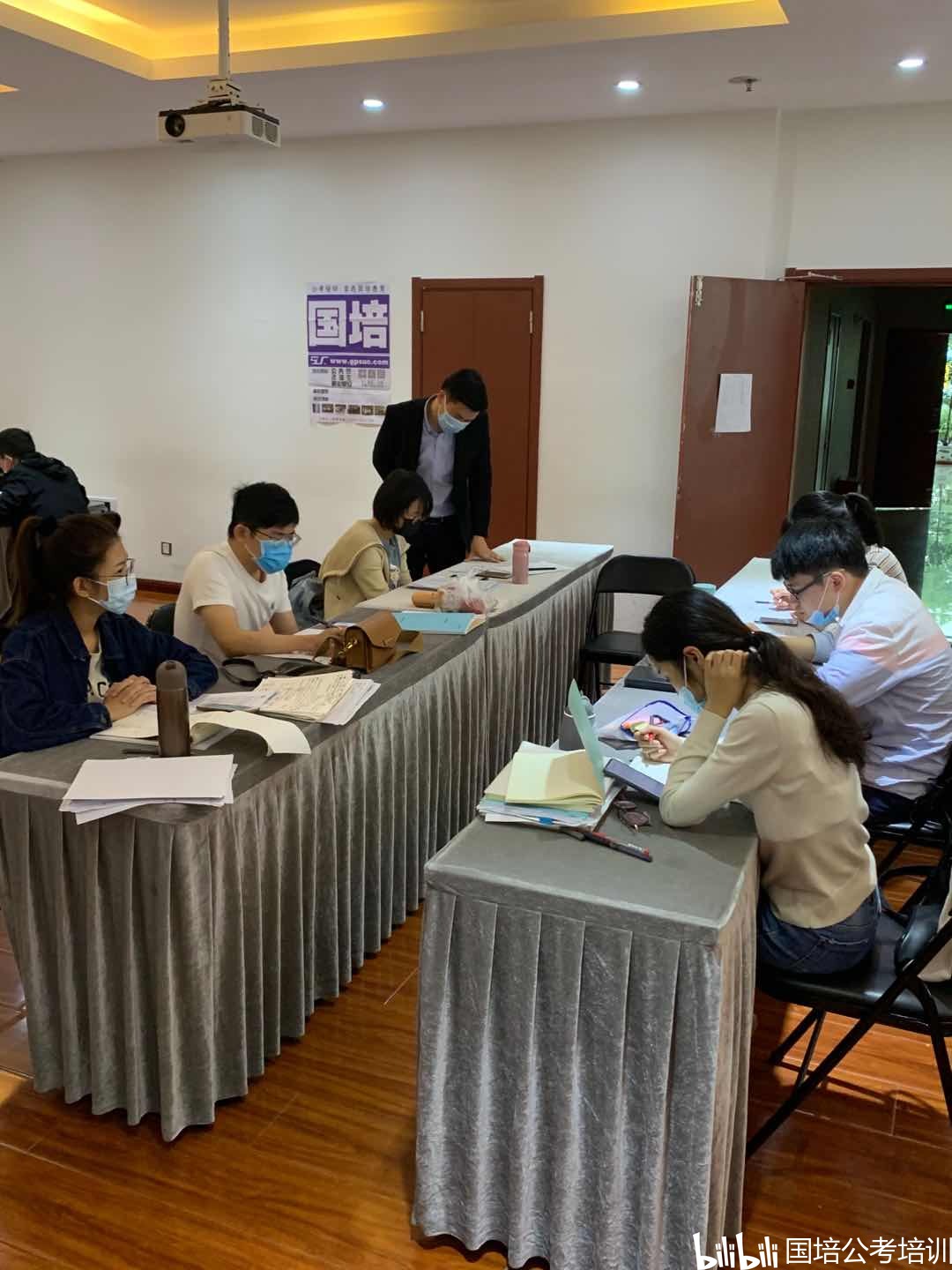 引導(dǎo)青年樹立正確婚戀觀，提升婚姻介紹服務(wù)質(zhì)量——2022安徽蕪湖公務(wù)員面試熱點(diǎn)解析